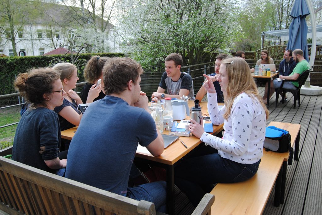 team_together_at_table